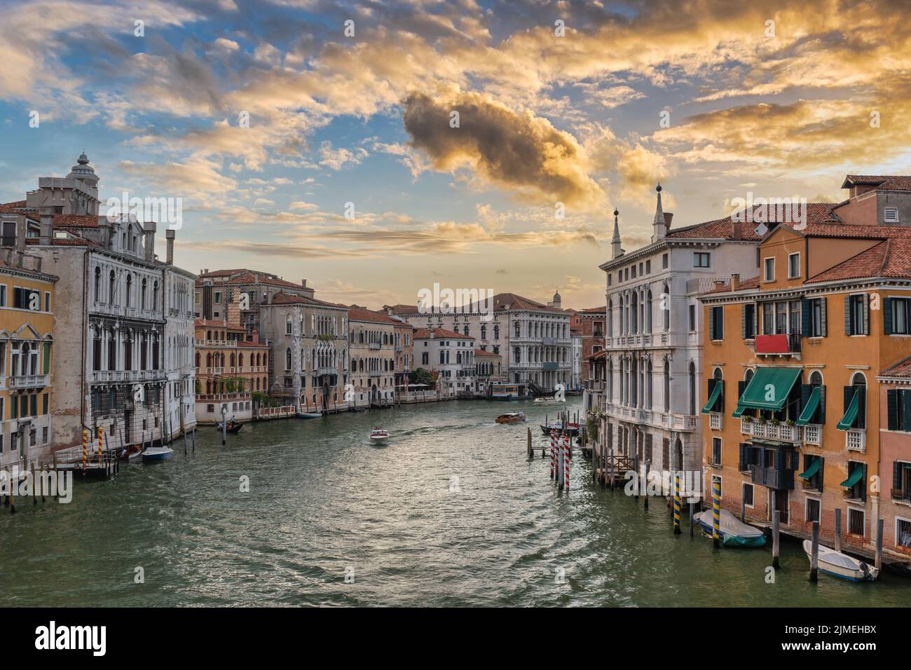 Venise Italie, vue sur la ville au lever du soleil sur le Grand Canal de Venise, Vénétie Italie Banque D'Images