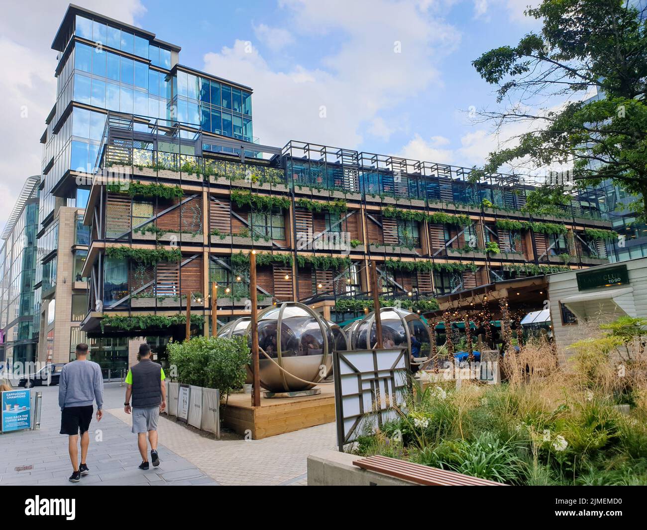 Vue sur la rue de Spinningfields, un quartier moderne spécialement développé en 2000s comme un développement d'affaires, de détail et résidentiel Banque D'Images