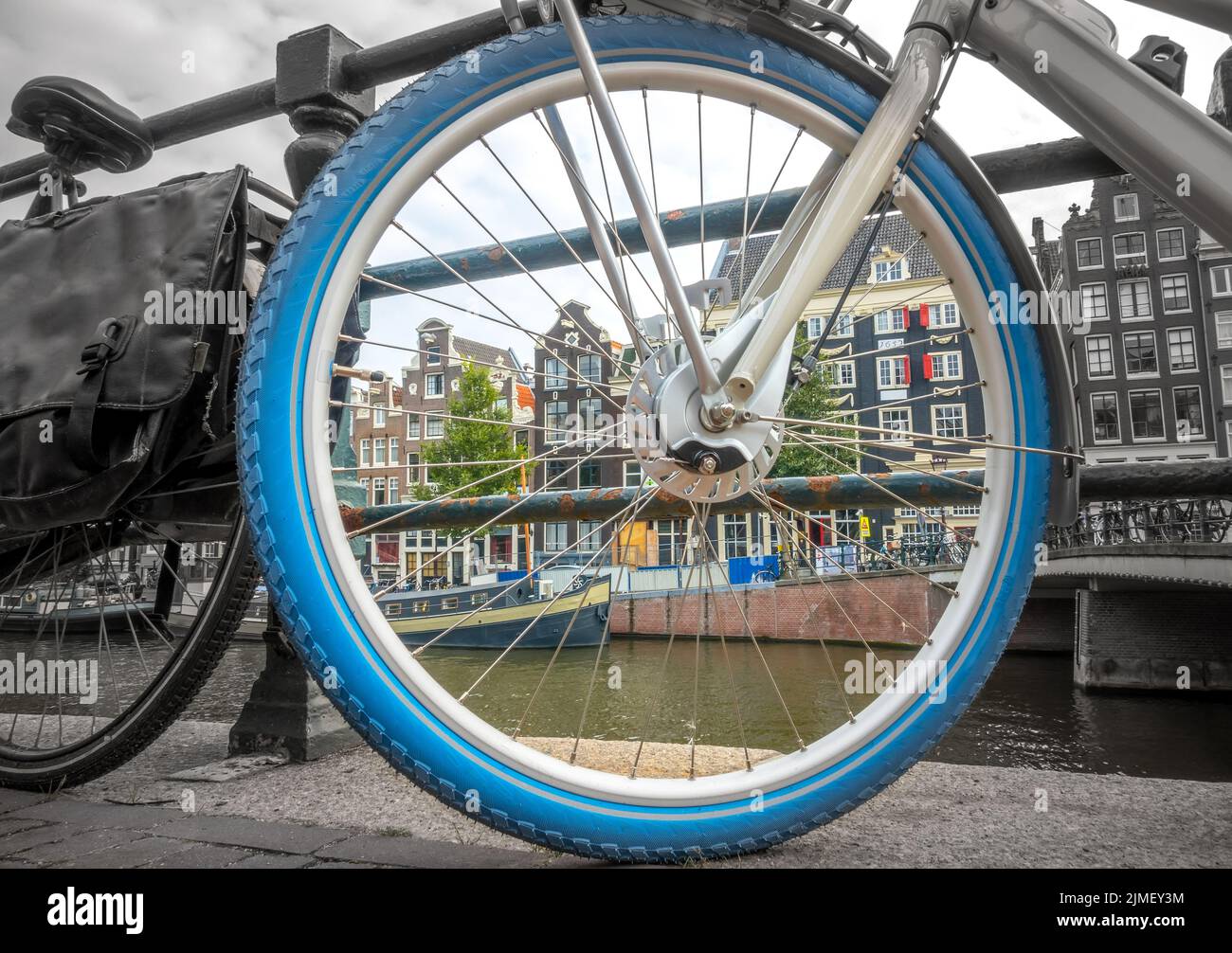Amsterdam Canal Houses dans une roue de vélo Banque D'Images