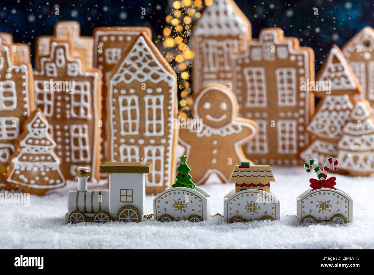 Carte de Noël avec une ville de pain d'épice. Banque D'Images