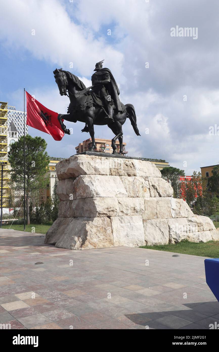 Monument Skanderbeg à la place Skanderbeg à Tirana, Albanie, Europe Banque D'Images