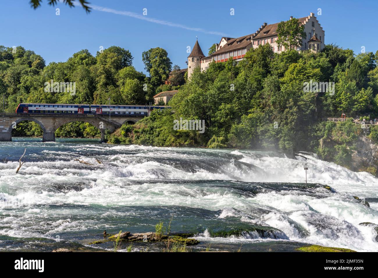 Wasserfall Rheinfall, Schloss Laufen und Rheinfall-Brücke BEI Neuhausen am Rheinfall, Schweiz, Europa | chutes du Rhin, château de Laufen et Rheinfall Brid Banque D'Images