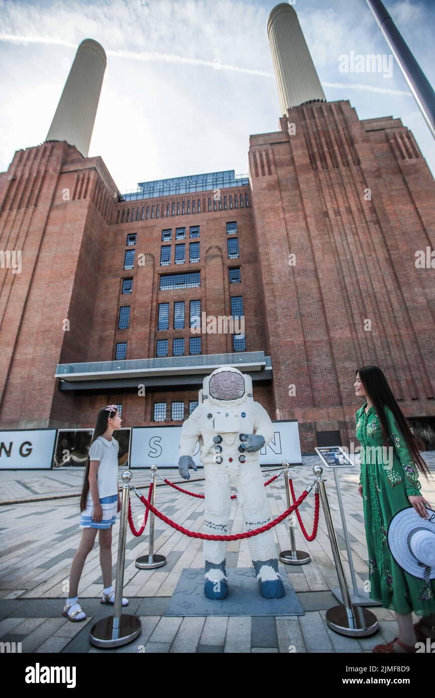 Londres Royaume-Uni 06.Aug 2022 Fun pour toute la famille avec de superbes sculptures en briques : un calmar géant, des bêtes mystiques, un Pegasus a Hippogriff et un astronaute Neil Armstrong. Paul Quezada-Neiman/Alamy Live News Banque D'Images