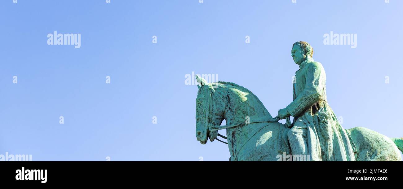 Bruxelles, Belgique - 25 mars 2022 : statue du roi Albert Ier de Belgique sur un cheval sur le Mont des Arts ou Kunstberg dans le centre de Bruxelles Banque D'Images