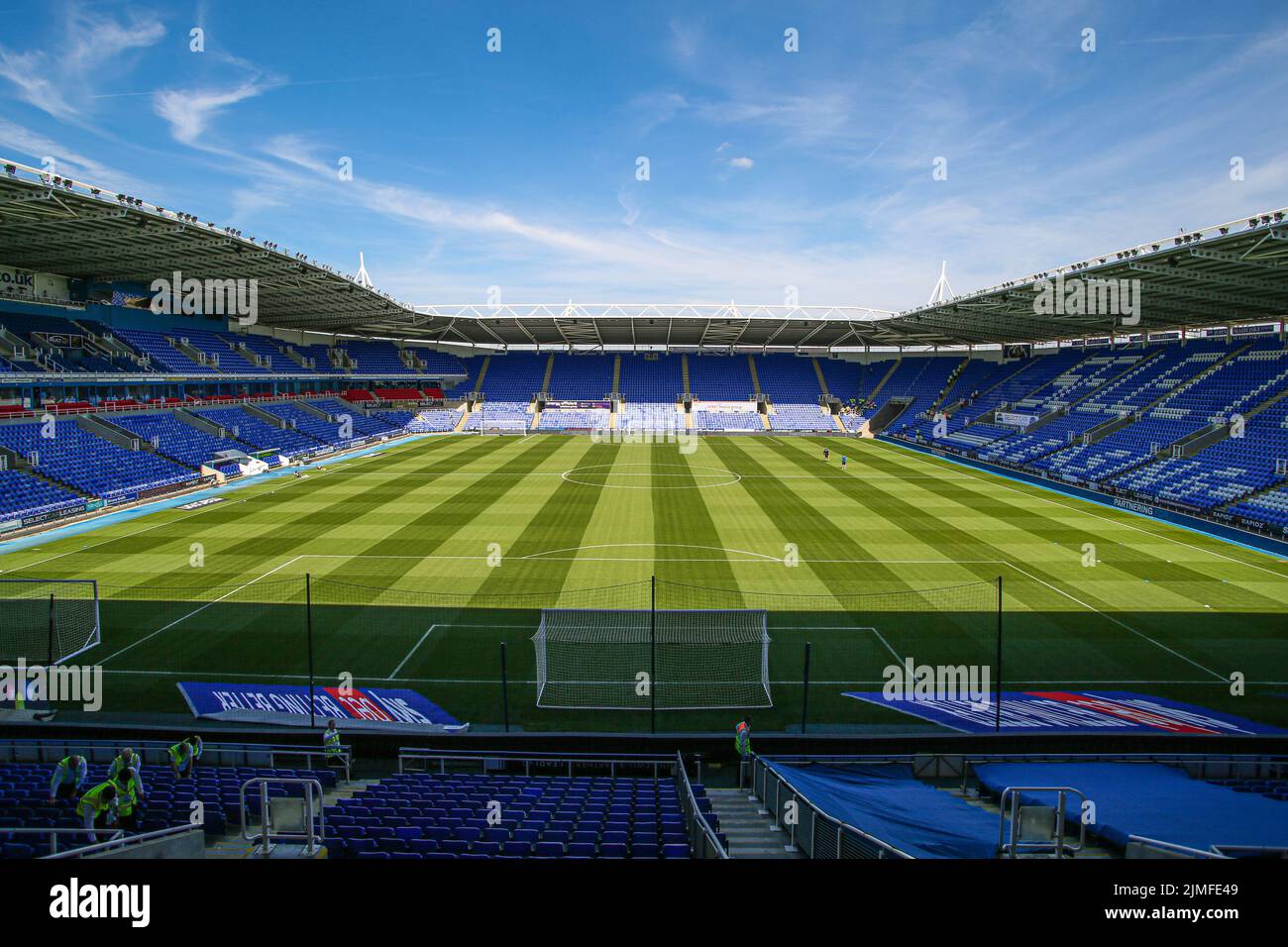 Vue générale à l'intérieur du sol avant le match de championnat Sky Bet au Select car Leasing Stadium, Reading. Date de la photo: Samedi 6 août 2022. Banque D'Images