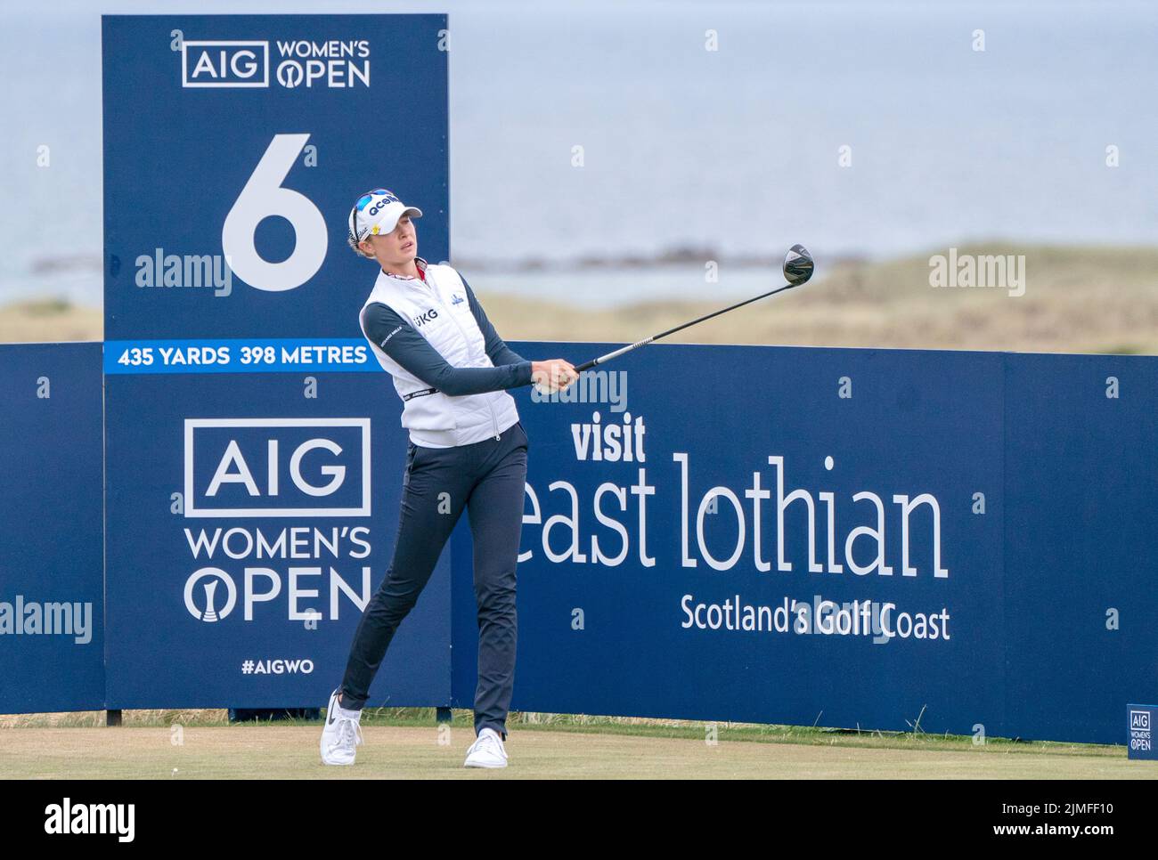 Nelly Korda aux États-Unis à bord du tee 6th pendant la troisième journée de l'Open féminin AIG à Muirfield à Gullane, en Écosse. Date de la photo: Samedi 6 août 2022. Banque D'Images