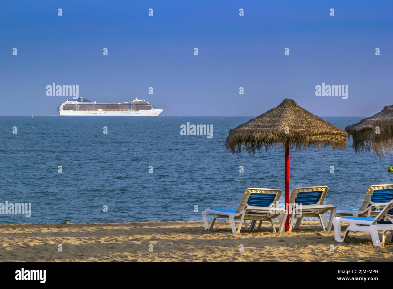 Vue sur la mer avec le bateau, Espagne Banque D'Images