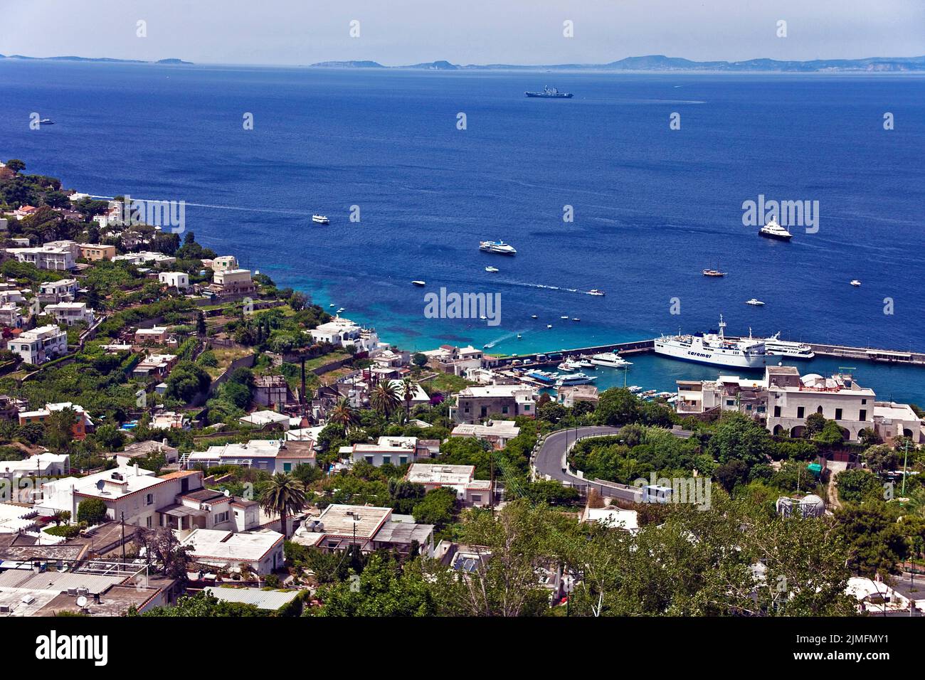 Blick von der Aussichtsterrasse BEI der Piazza Umberto I auf die Marina Grande, Capri Stadt, Insel Capri, Golf von Neapel, Kampanien, Italien, Europa Banque D'Images