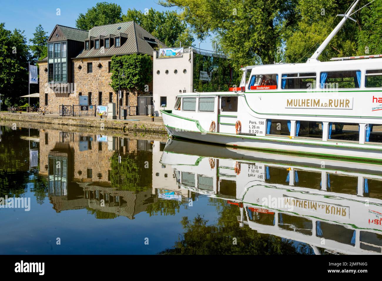 Deutschland, Nordrhein-Westfalen, Mühlheim an der Ruhr, Haus Ruhrnatur auf der Schleuseninsel Banque D'Images