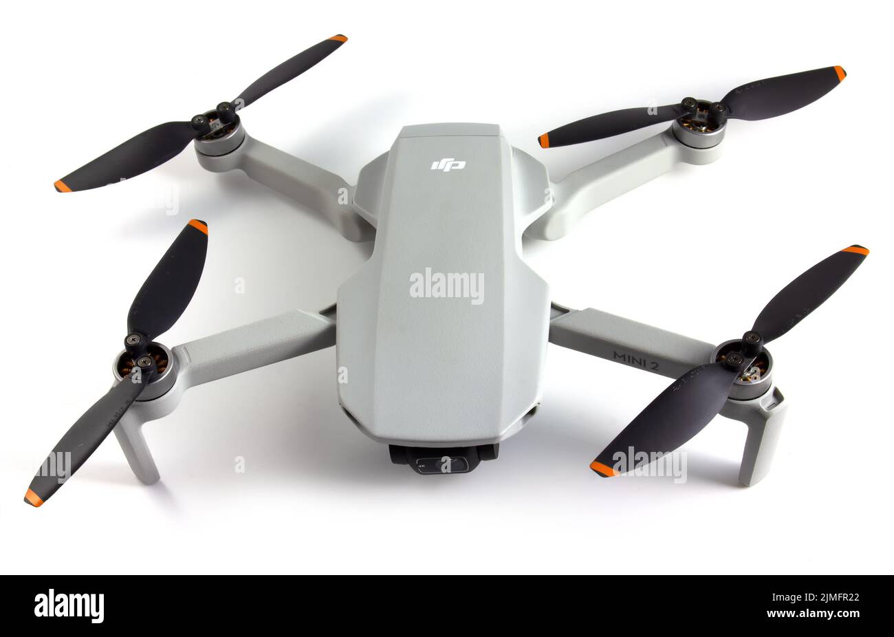 DJI mavic mini 2, le plus petit drone lancé par DJI. Drone pesant seulement 249 g. Isolé sur fond blanc. Vinnytsia, Ukrain Banque D'Images