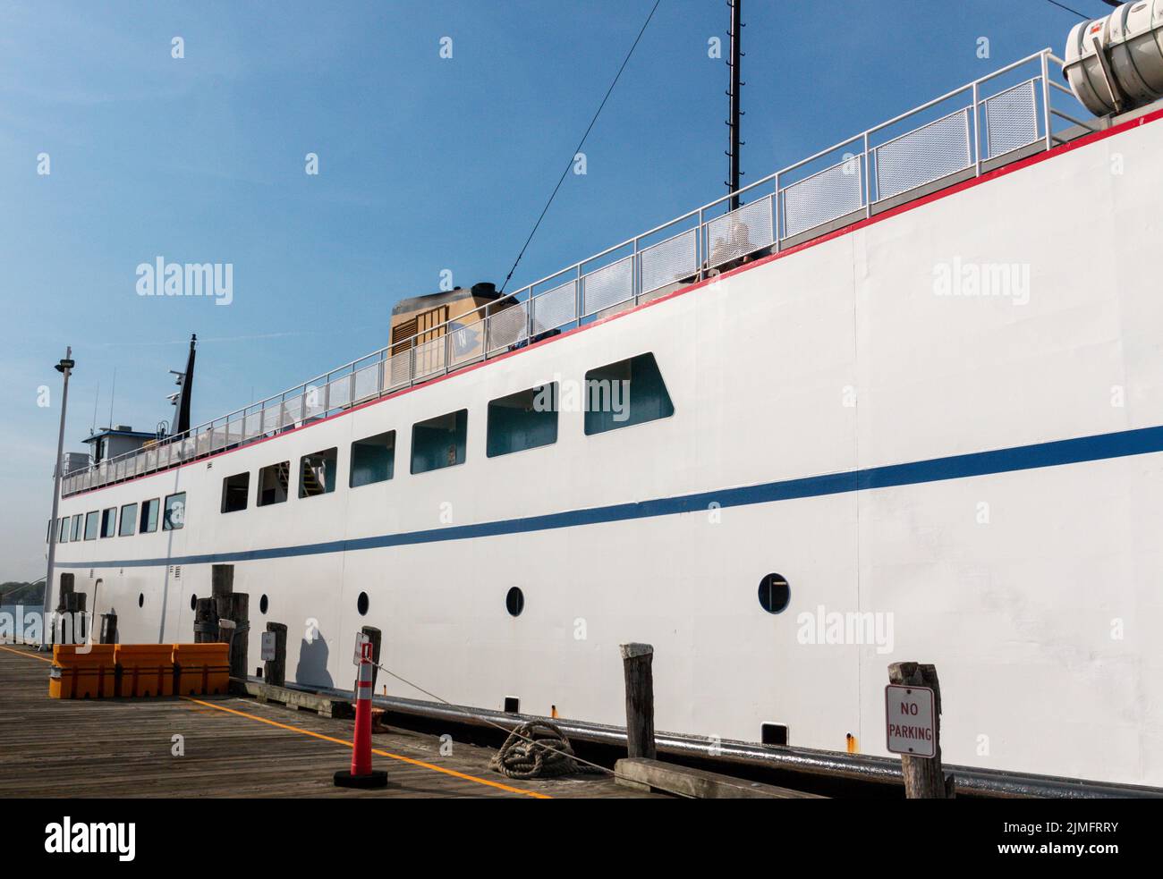 Le ferry de Block Island a amarré pendant le chargement de voitures et de passagers à Narragansett Rhode Island. Banque D'Images