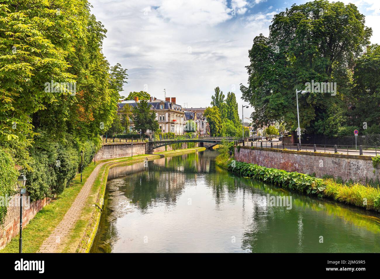Canal d'eau dans la région de la petite France dans la belle ville de Strasbourg. france Banque D'Images