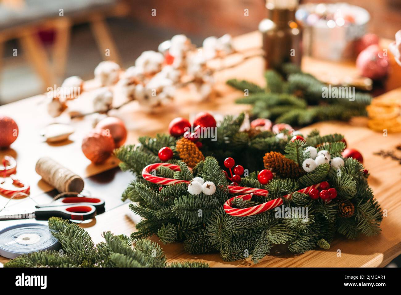 noël décoration intérieure atelier fleuriste Banque D'Images