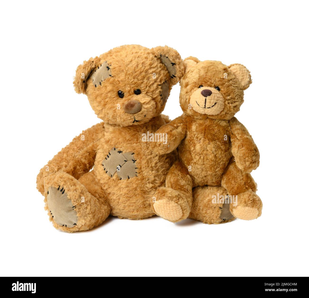 Deux jolis ours en peluche bruns sur fond blanc Banque D'Images