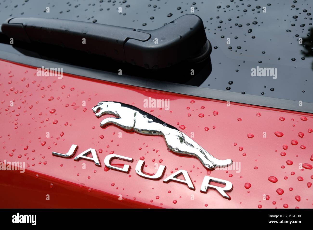 Logo de voiture Jaguar de plus près. Jaguar est la marque de véhicule de luxe de Jaguar Land Rover, un constructeur automobile britannique multinational Banque D'Images