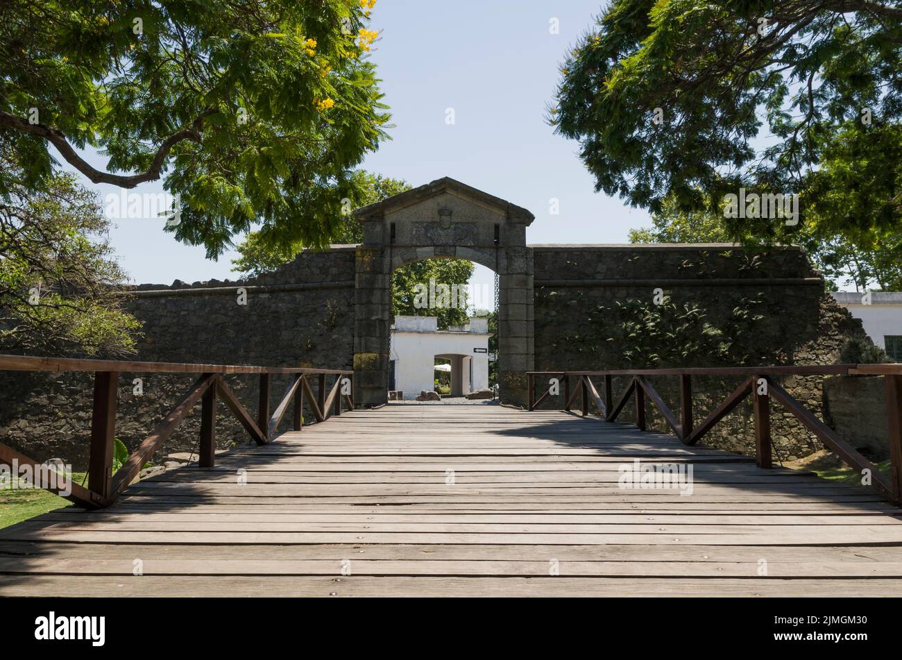 Puerta de la Ciudadela (porte de la citadelle) de Colonia del Sacramento en Uruguay, un lieu touristique important. Banque D'Images