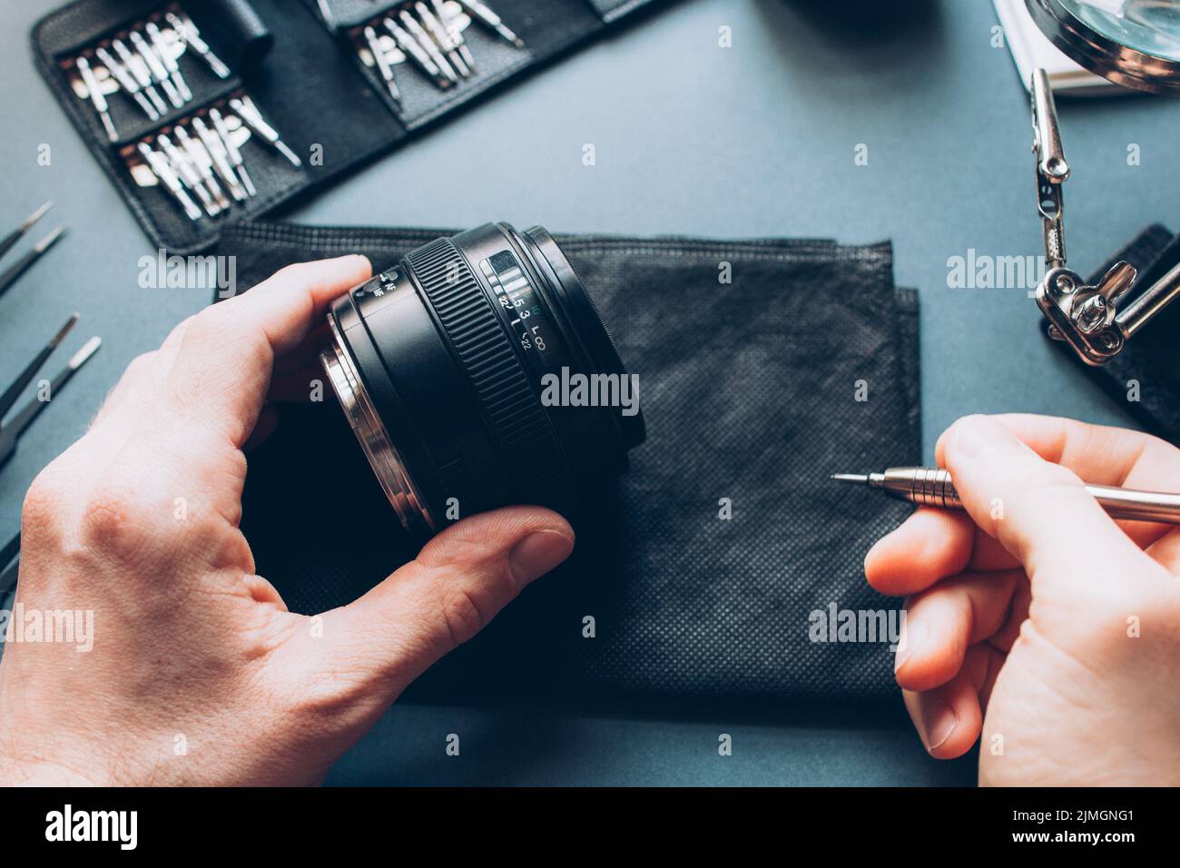 l'entretien technique permet de réparer l'objectif de l'appareil photo Banque D'Images