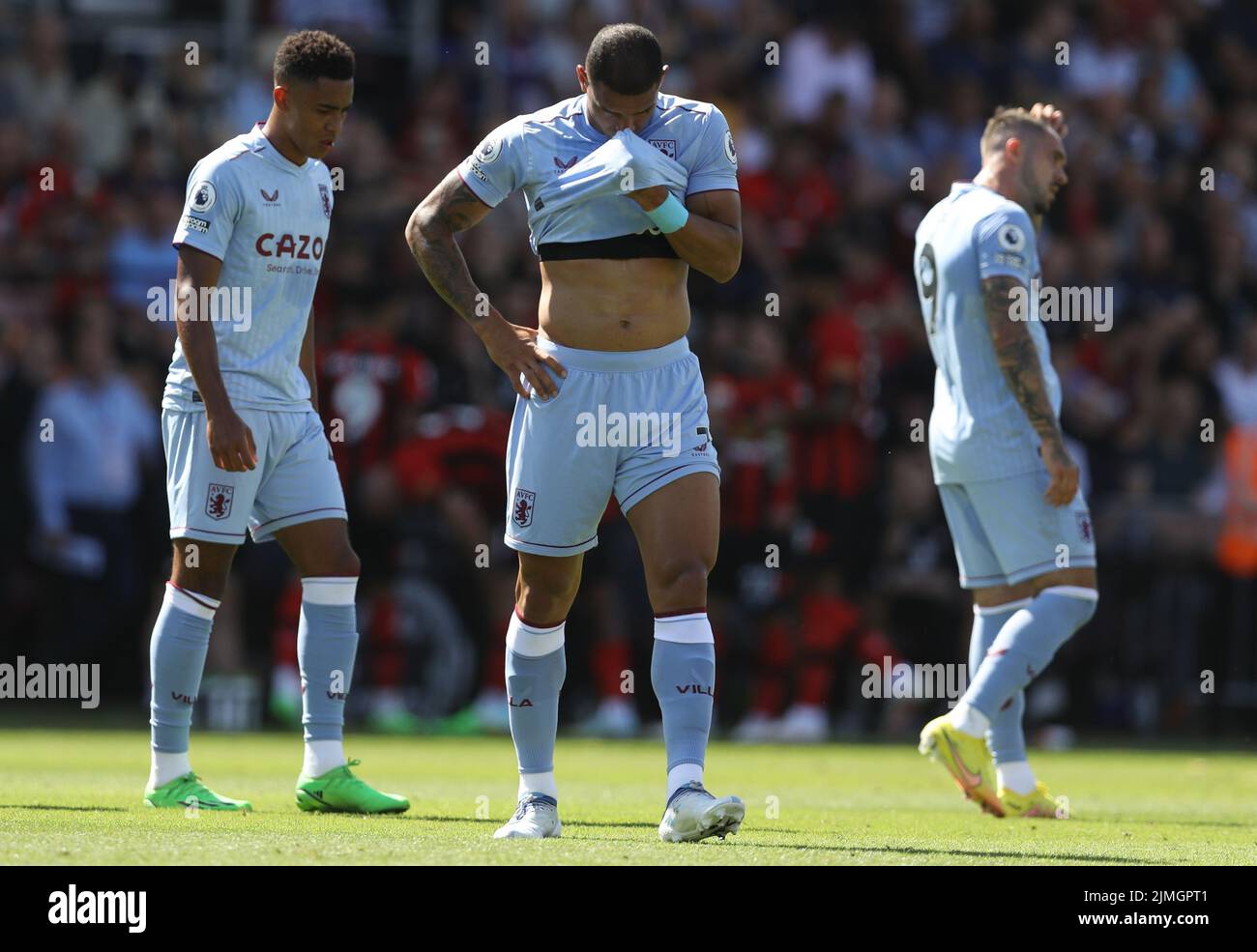 Bournemouth, Angleterre, 6th août 2022. Diego Carlos d'Aston Villa réagit lors du match de la Premier League au stade Vitality, à Bournemouth. Le crédit photo devrait se lire: Paul Terry / Sportimage Banque D'Images