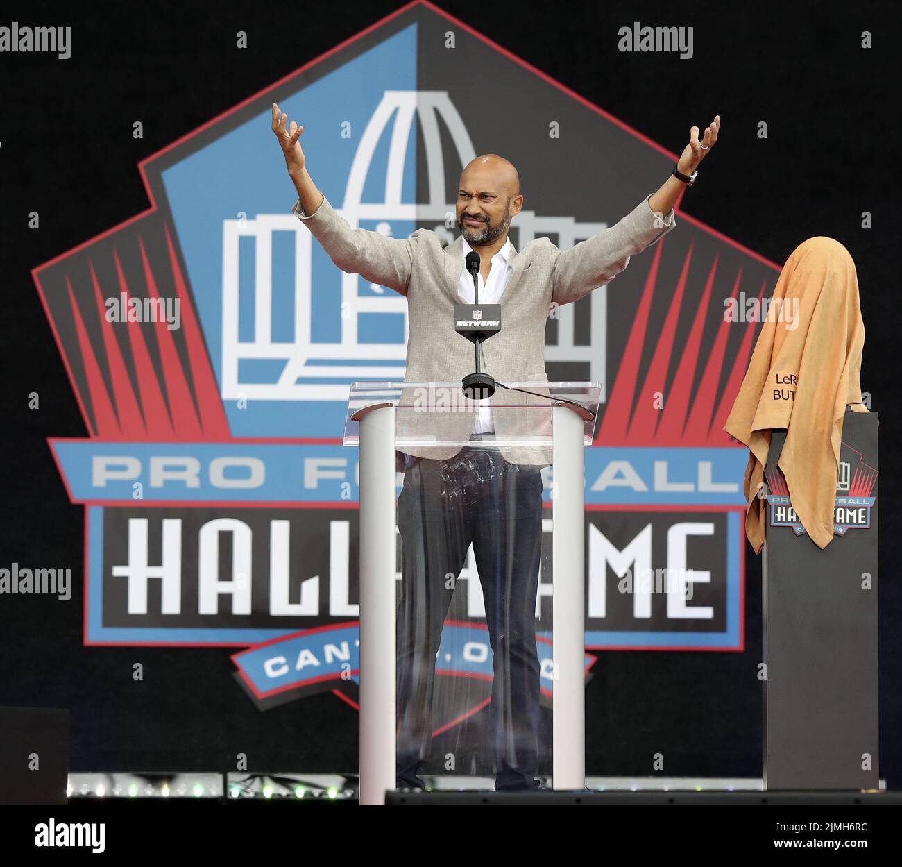 Canton, États-Unis. 06th août 2022. Le comédien Keegan-Michael Key s'exprime en tant que MC à la cérémonie d'initiation du Pro football Hall of Fame 2022 à Canton, Ohio, le samedi, à 6 août 2022. Photo par Aaron Josefczyk/UPI crédit: UPI/Alay Live News Banque D'Images