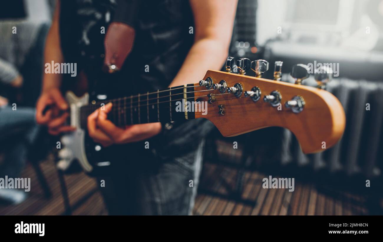 rock band studio répétition musicien guitare basse Banque D'Images