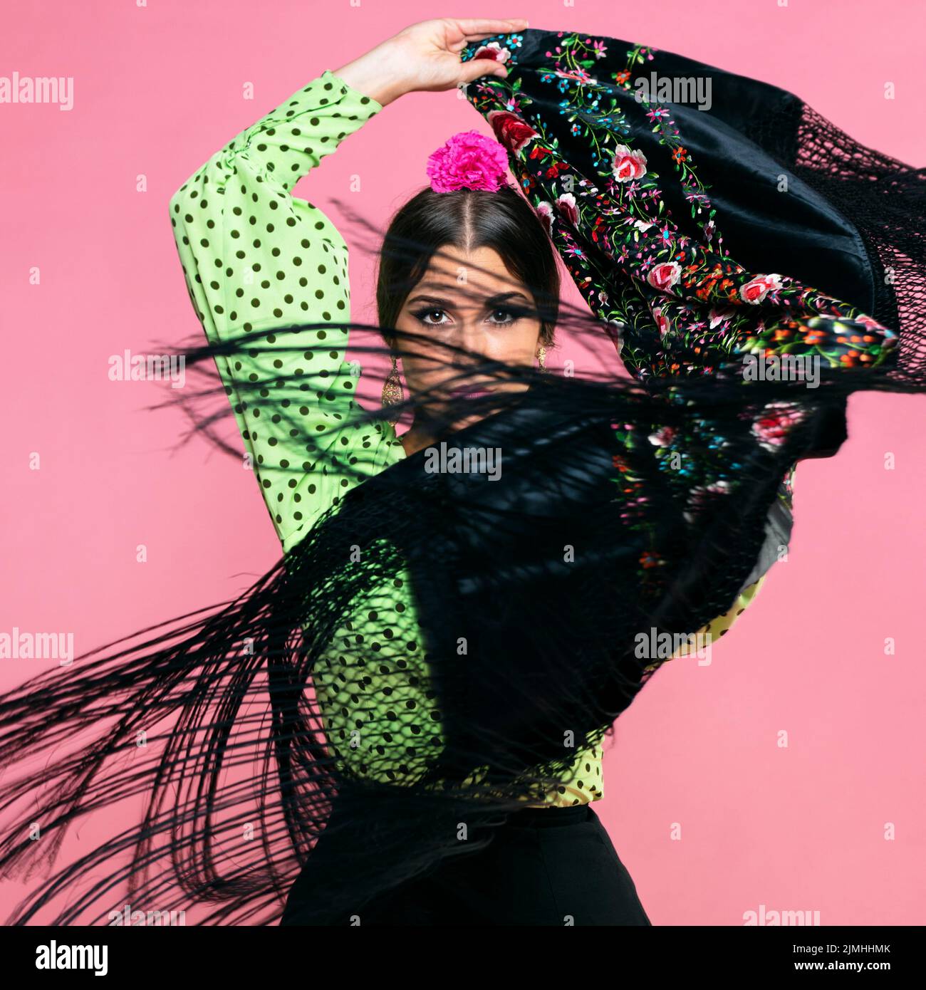 Danseuse de flamenco déplaçant le châle de manille Banque D'Images