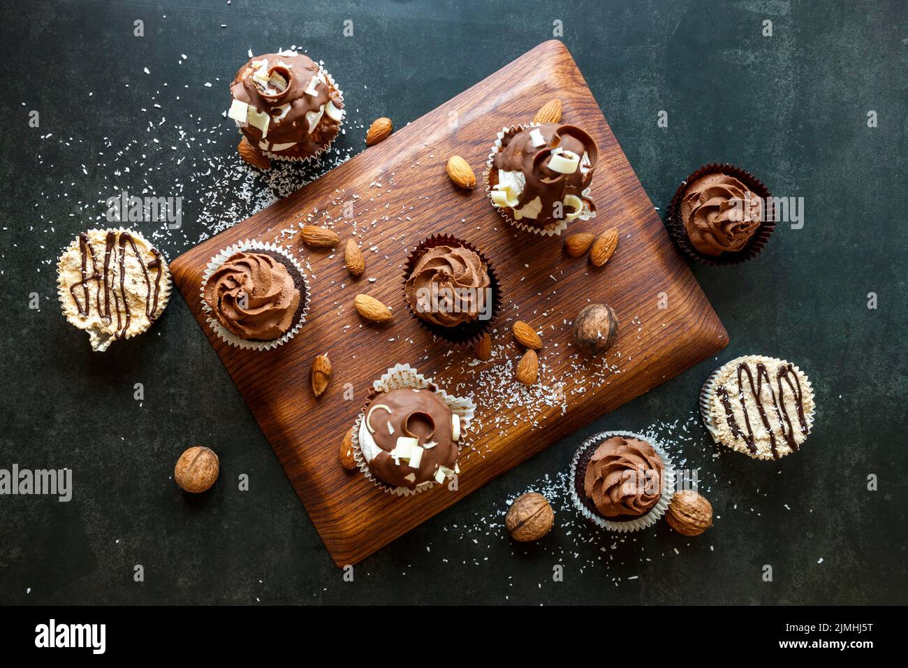 Vue de dessus délicieux petits gâteaux au chocolat Banque D'Images