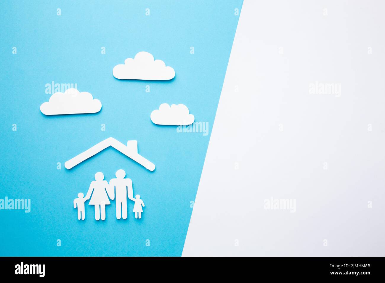 Vue de dessus de la famille de papier avec espace de copie Banque D'Images