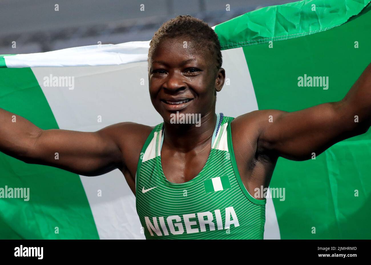 Miesinnei Genesis du Nigeria célèbre sa compétition contre Madison Parks du Canada lors du match de la médaille d’or des femmes de 50kg à la Coventry Arena le neuf jour des Jeux du Commonwealth de 2022. Date de la photo: Samedi 6 août 2022. Banque D'Images
