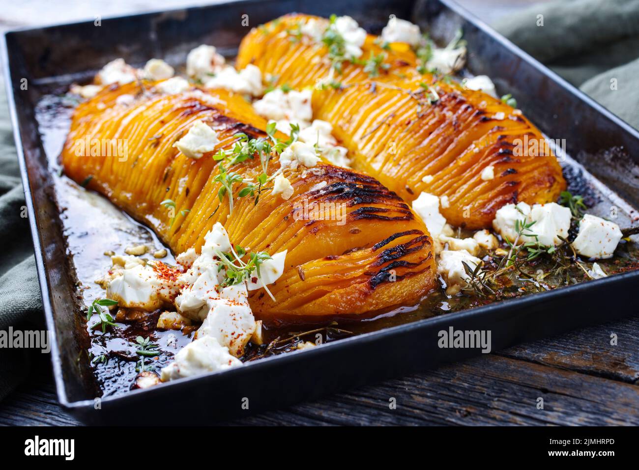 Rôti traditionnel de courge de butternut de Hasselback d