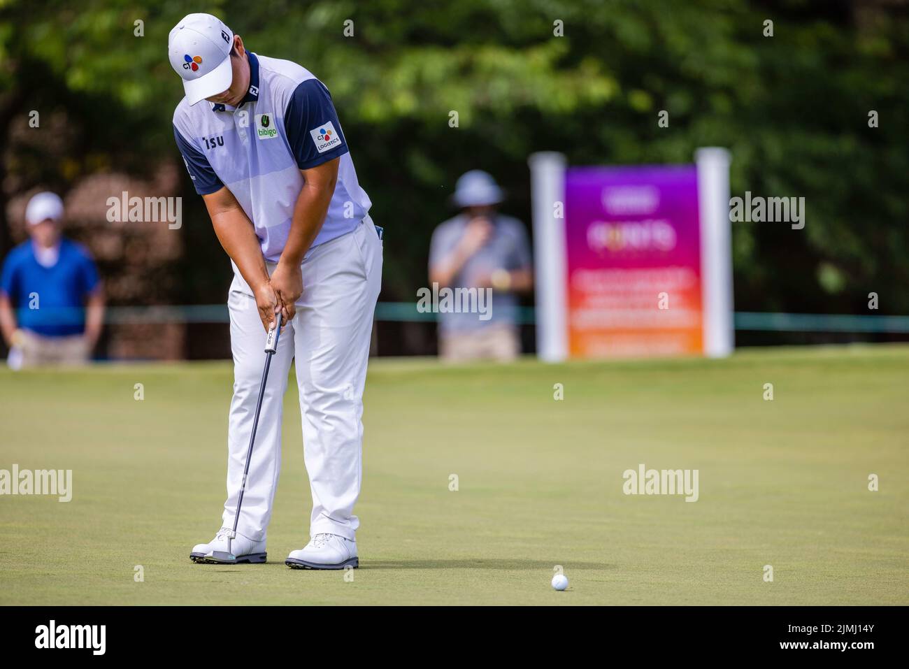 6 août 2022: Joohyung Kim met pour birdie sur neuf lors de la troisième manche du Championnat Wyndham 2022 au Sedgefield Country Club à Greensboro, NC. Scott Kinser/CSM Banque D'Images