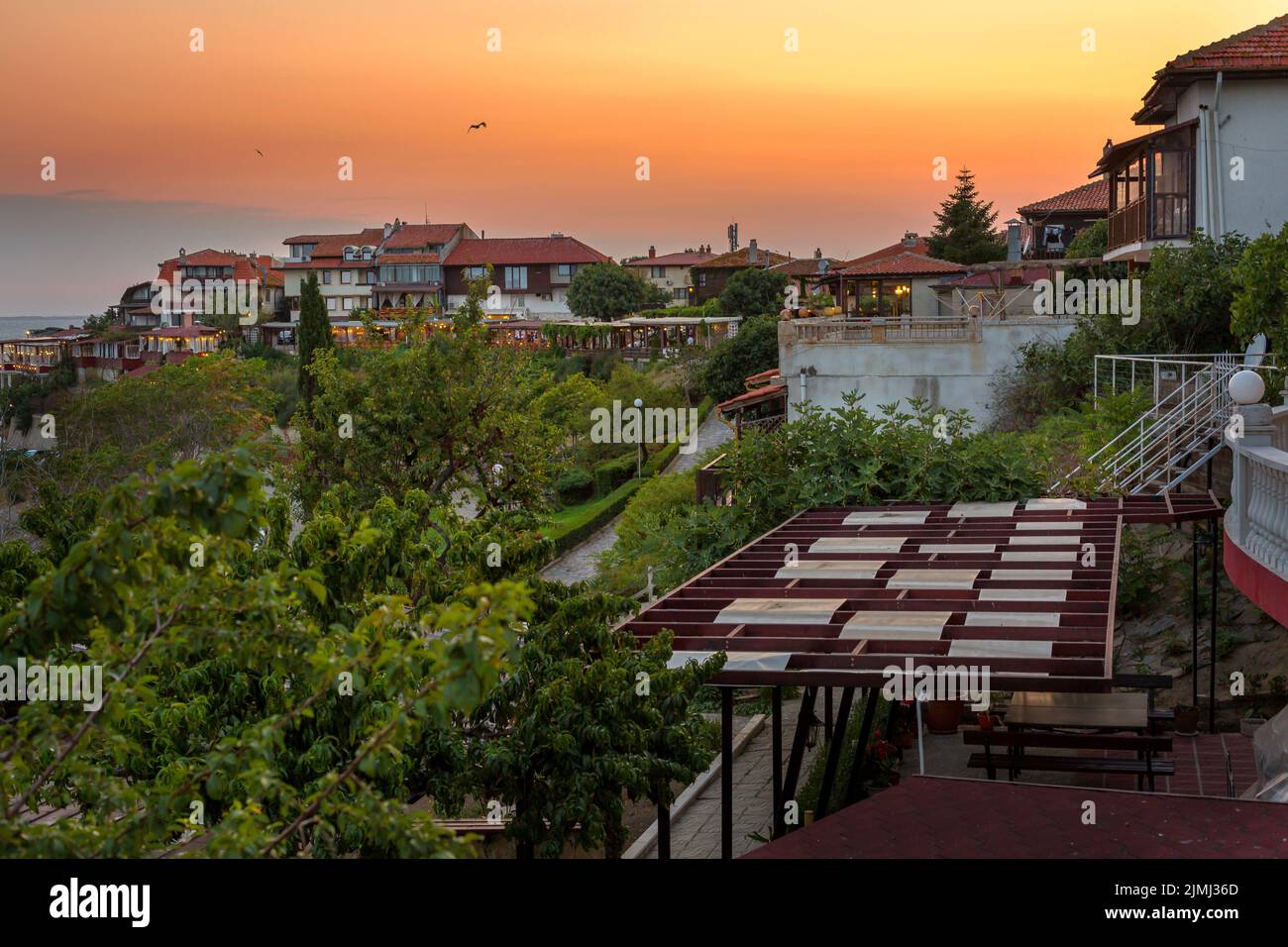 Pomorie, côte bulgare, maisons au coucher du soleil Banque D'Images