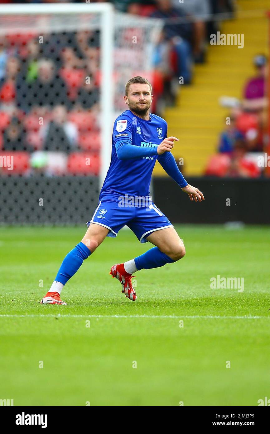 Oakwell Stadium, Barnsley, Angleterre - 6th août 2022 Alfie Mai (10) de Cheltenham - pendant le jeu Barnsley v Cheltenham, Sky Bet League One, 2022/23, Oakwell Stadium, Barnsley, Angleterre - 6th août 2022 crédit: Arthur Haigh/WhiteRosePhotos/Alay Live News Banque D'Images