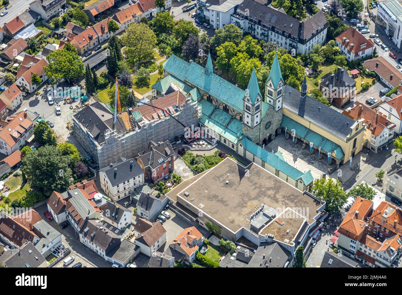 Vue aérienne, basilique de pèlerinage catholique de la Visitation de la Vierge Marie, monastère franciscain, façade de rénovation, échafaudage autour Banque D'Images