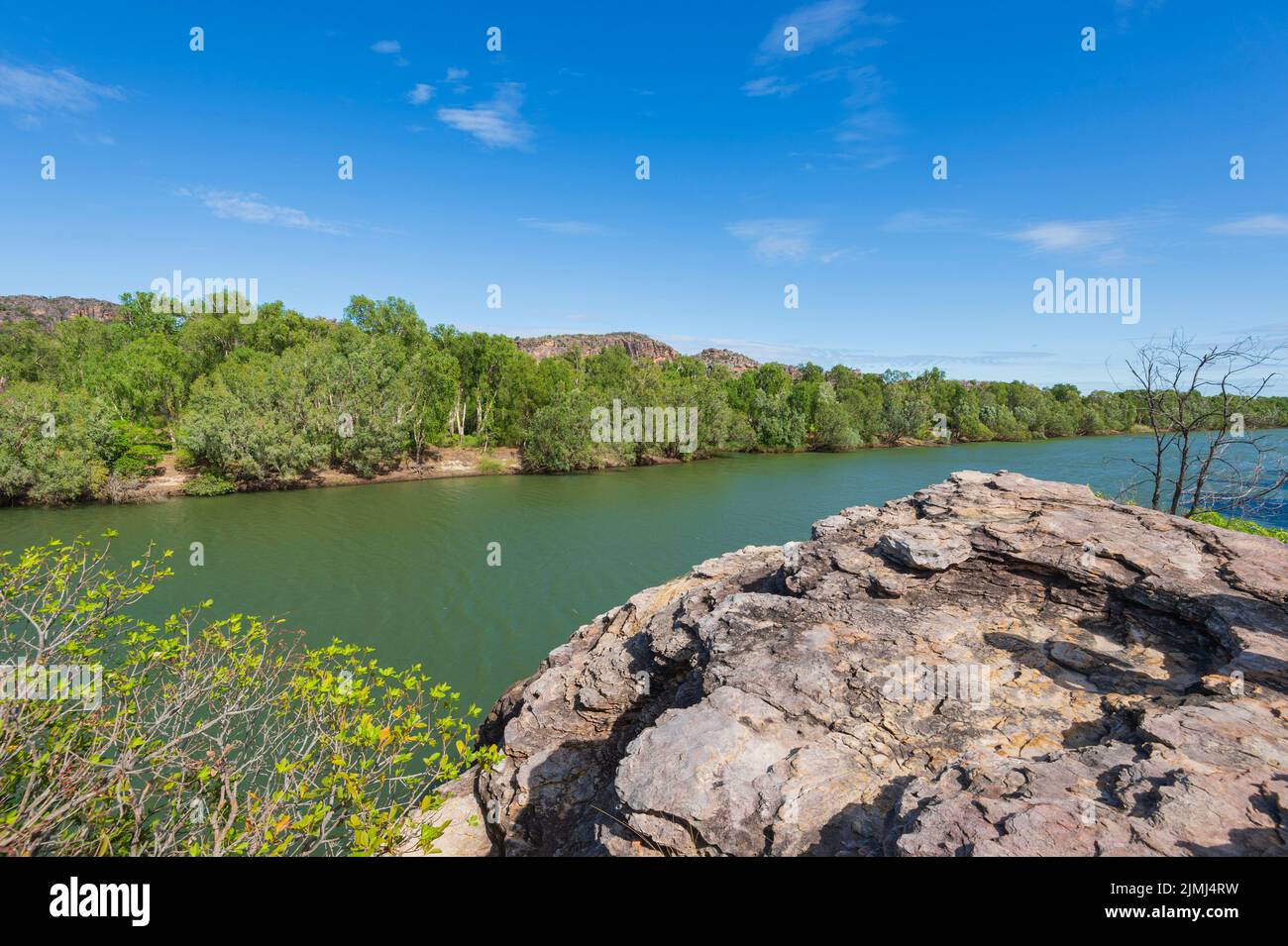 Vue panoramique sur la rivière Alligator est, à la frontière du parc national de Kakadu et de la terre d'Arnhem, territoire du Nord, Australie Banque D'Images