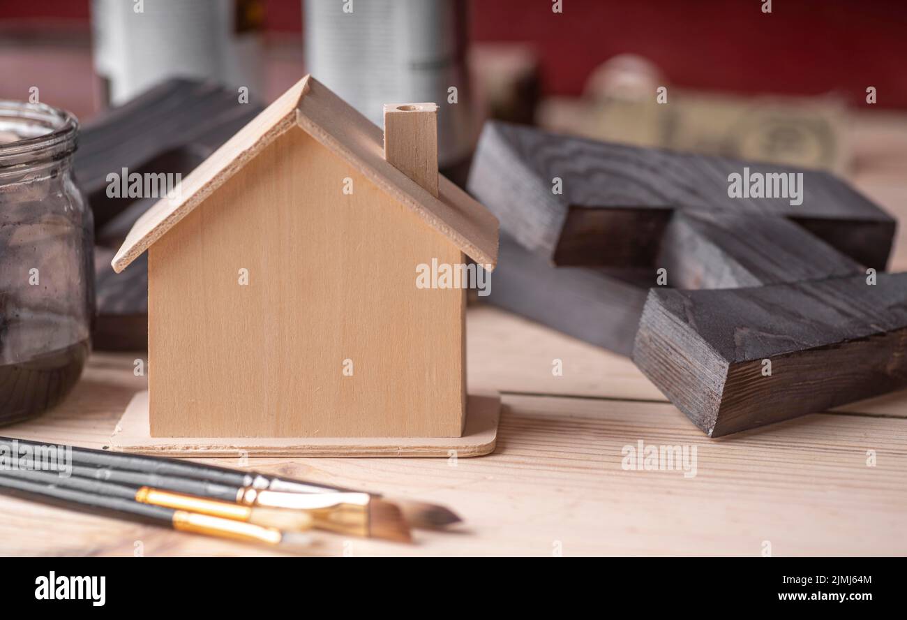 Maison miniature en bois avec vue sur l'avant Banque D'Images