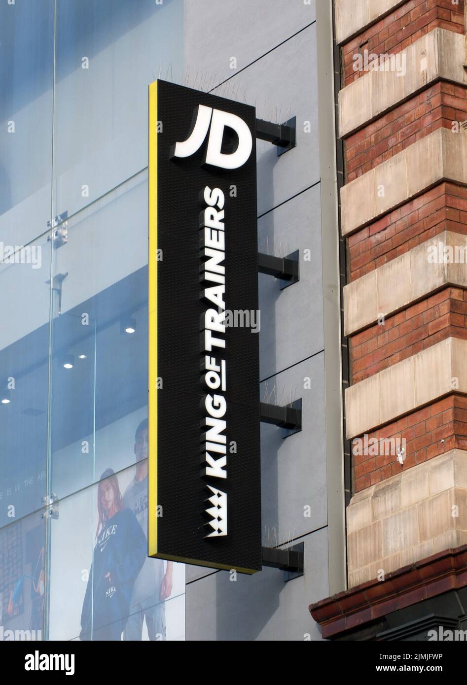 Panneau et logo devant un magasin de sport jd dans le centre-ville de leeds Banque D'Images