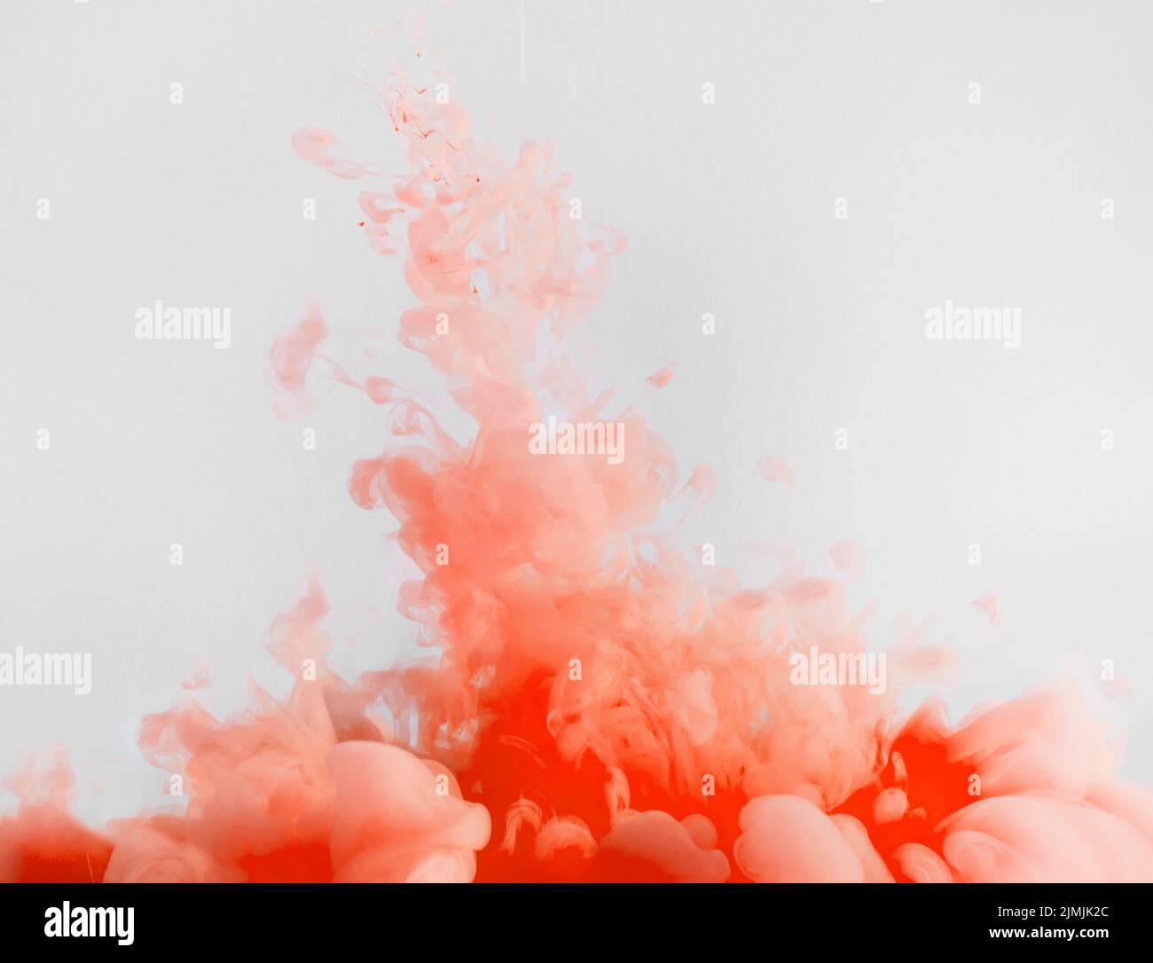 Nuage rouge dense et fluide Banque D'Images