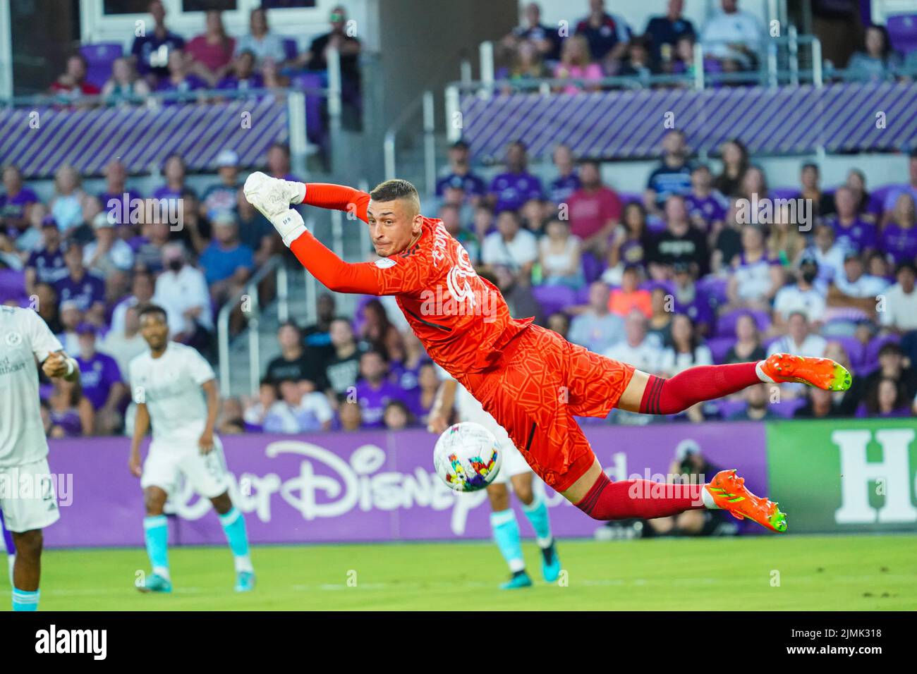 Orlando, Floride, États-Unis, 6 août 2021, La révolution de la Nouvelle-Angleterre le gardien de but Djordje Petrovic #99 manque le ballon pendant la première moitié au stade d'Explora. (Crédit photo : Marty Jean-Louis) Banque D'Images