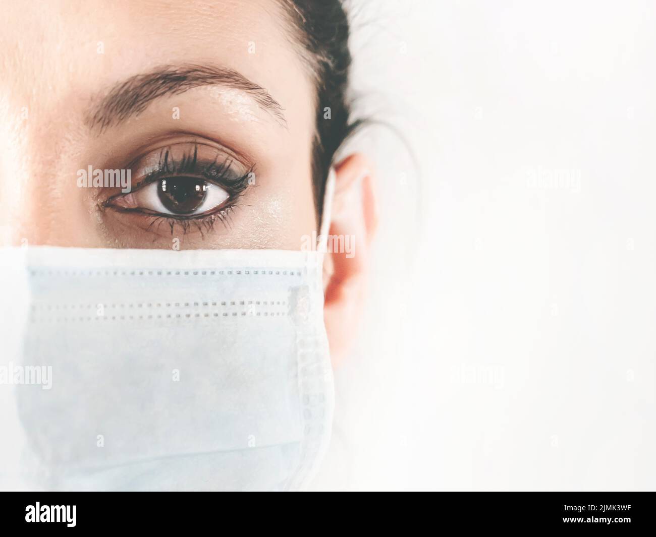 Médecin avec masque chirurgical Banque D'Images