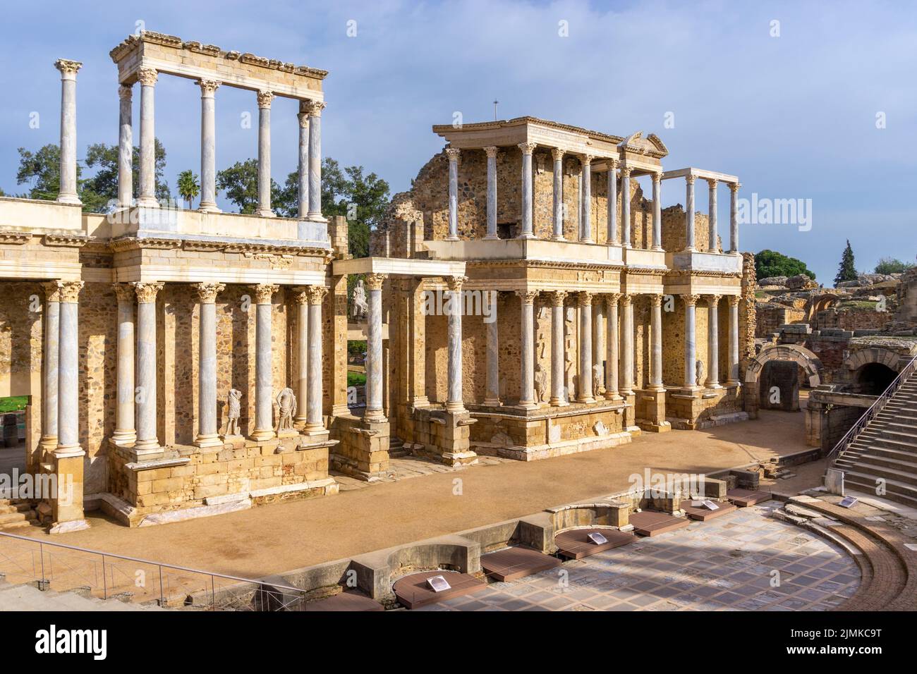 Vue sur l'amphithéâtre romain dans la ville historique de Merida Banque D'Images