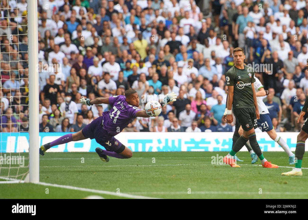 06 août 2022 - Tottenham Hotspur v Southampton - Premier League - Tottenham Hotspur Stadium Dejan Kulusevski de Tottenham marque le quatrième but lors du match contre Southampton Picture Credit : © Mark pain / Alay Live News Banque D'Images