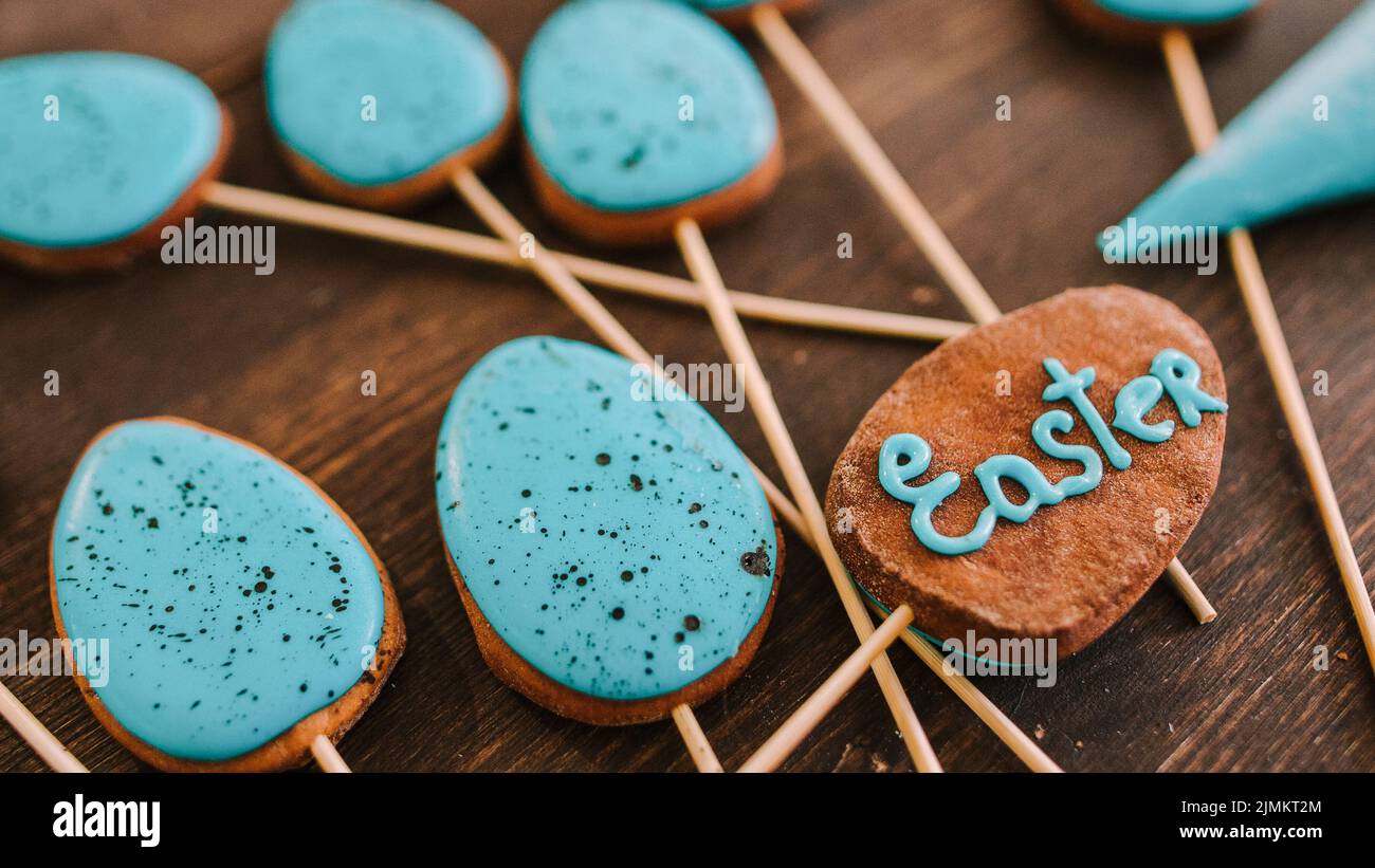 friandises de pâques décoratives biscuits maison glaçage Banque D'Images