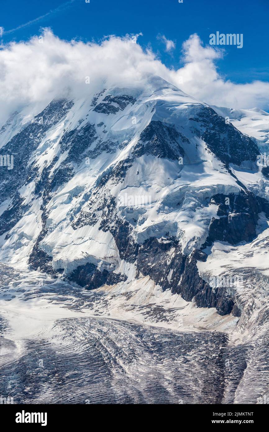 Mont Dufour Spitz (Monte Rosa) et Mont Rosa Glacier en Suisse. Vue depuis la montagne Gornergrat en Suisse. Banque D'Images