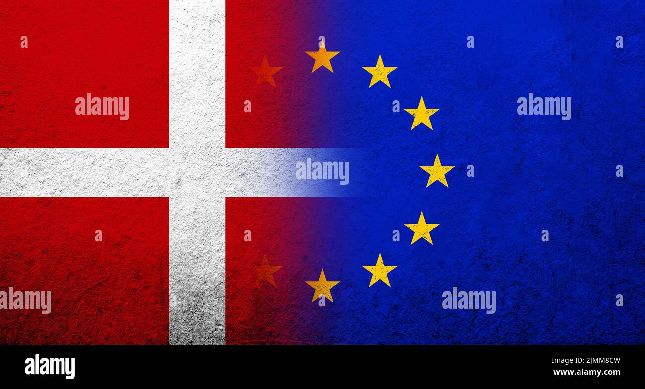 Drapeau de l'Union européenne avec le Royaume de Danemark drapeau national. Grunge l'arrière-plan Banque D'Images