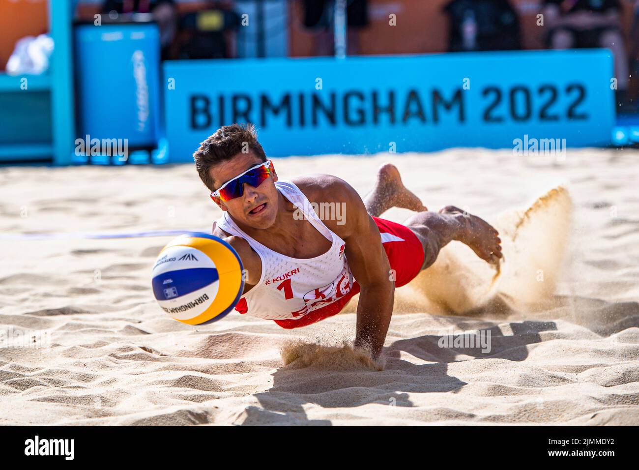 BIRMINGHAM, ROYAUME-UNI. 06th août 2022. Javier BELLO d'Angleterre pendant les demi-finales de Beach Volleyball de Birmingham 2022 - Jeux du Commonwealth au marché Smithfield le samedi, 06 août 2022 à BIRMINGHAM, ROYAUME-UNI. Credit: Taka Wu/Alay Live News Banque D'Images