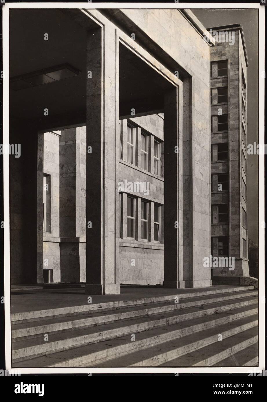 Poelzig Hans (1869-1936), I.G.-Colors à Francfort-sur-le-main. Bâtiment administratif (1928-1928) : entrée principale. Photo sur papier, 23,4 x 16,6 cm (bords de numérisation inclus) Banque D'Images