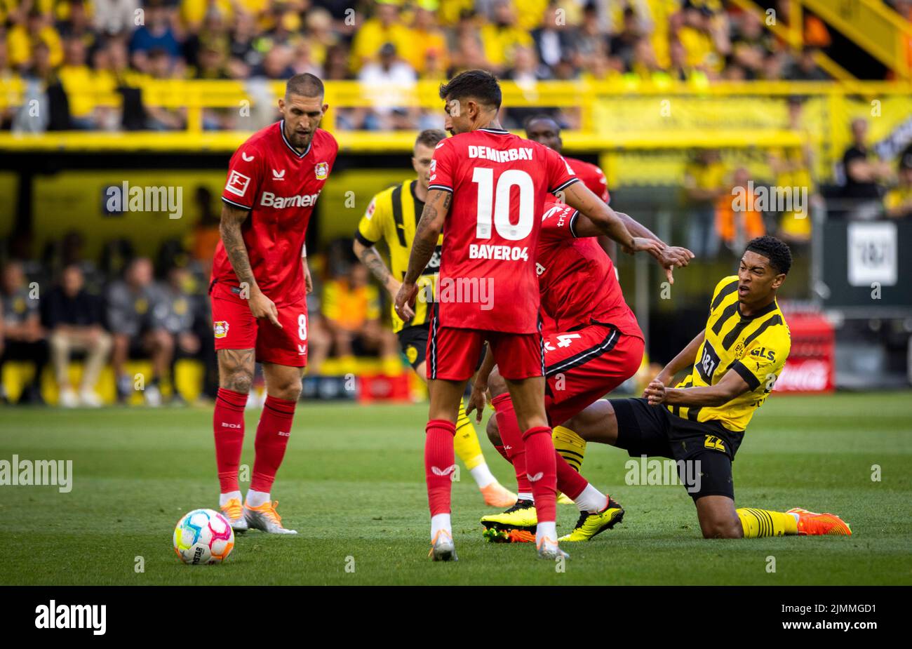 Jude Bellingham (BVB) leitet das erste Tor ein Borussia Dortmund - Bayer Leverkusen 06.08.2022, Fussball; Saison 2022/23 Foto: Moritz Müller Copyrig Banque D'Images