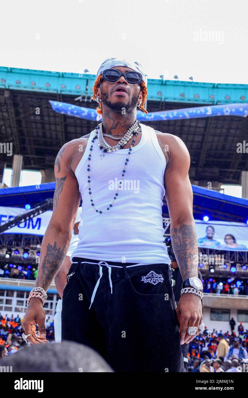 Nairobi, Kenya. 06th août 2022. L'artiste tanzanien bongo flava Diamond Platnumz se produit au rassemblement Azimio la Umoja One Kenya au stade Kasarani. Le rassemblement final Azimio la Umoja One Kenya s'est tenu au stade international moi-Kasarani. Crédit : SOPA Images Limited/Alamy Live News Banque D'Images