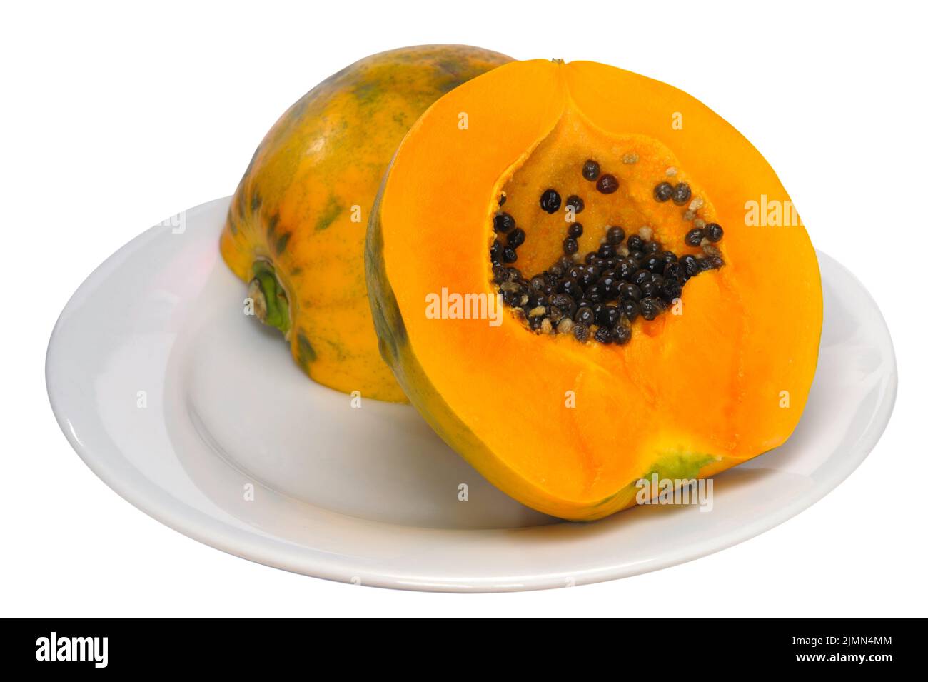 Fruits coupés de papaye jaune isolés sur fond blanc Banque D'Images