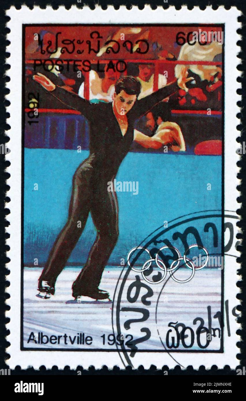 LAOS - VERS 1992 : un timbre imprimé au Laos montre le patineur figuratif, Jeux olympiques d'hiver de 1992, Albertville, Canada, vers 1992 Banque D'Images